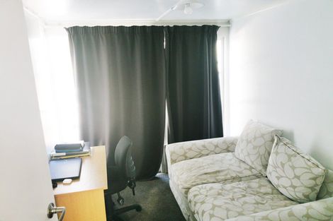 Photo of property in 39a Forrest Hill Road, Milford, Auckland, 0620