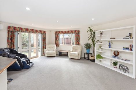 Photo of property in 94 Memorial Avenue, Ilam, Christchurch, 8053