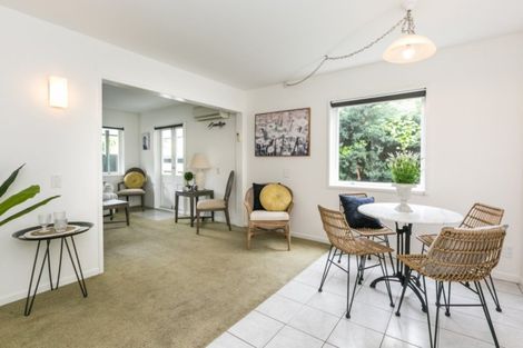 Photo of property in 11 Shortland Place, Havelock North, 4130