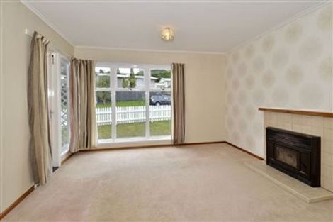 Photo of property in 15 Becroft Drive, Forrest Hill, Auckland, 0620