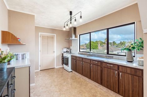 Photo of property in 2/4 Albert Street, Papakura, 2110