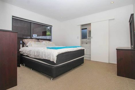 Photo of property in 1/2 Fernlea Rise, Bayview, Auckland, 0629