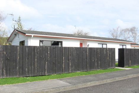 Photo of property in 3 Atarau Grove, Paraparaumu, 5032