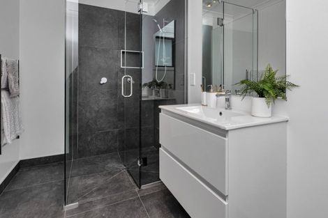 Photo of property in 55 Te Taniwha Road, One Tree Point, 0118