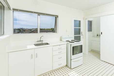 Photo of property in 1/15 Roberts Avenue, Bayswater, Auckland, 0622