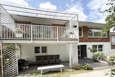 Photo of property in 1/240a East Coast Road, Forrest Hill, Auckland, 0620