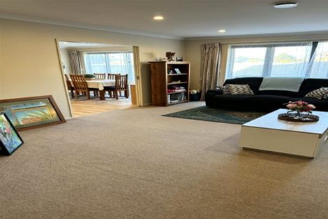 Photo of property in 42 Peter Hall Drive, Kelvin Grove, Palmerston North, 4414