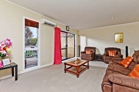 Photo of property in 16a Normanton Street, Glenfield, Auckland, 0629