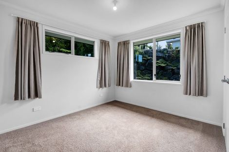 Photo of property in 17 Heta Road, Highlands Park, New Plymouth, 4312