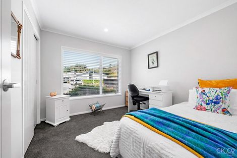 Photo of property in 12 Passchendaele Grove, Trentham, Upper Hutt, 5018