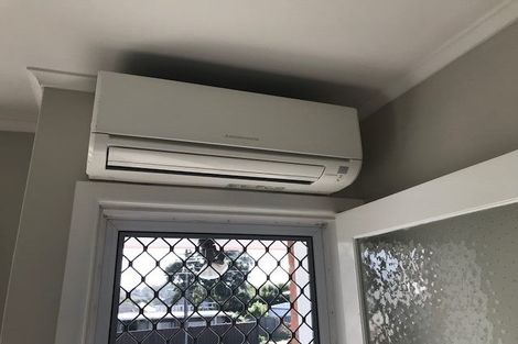 Photo of property in 2/4a Corrella Road, Belmont, Auckland, 0622