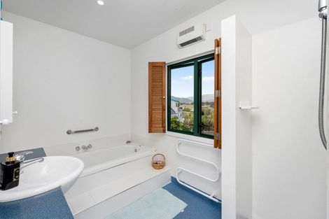 Photo of property in 10-12 Oratia Street, Waikanae Beach, Waikanae, 5036