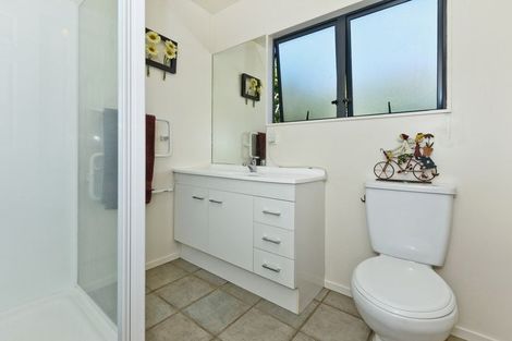Photo of property in 1/18 Bond Crescent, Forrest Hill, Auckland, 0620
