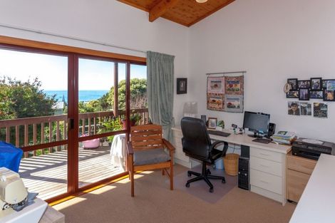 Photo of property in 124 Titiro Place, Onemana, Whangamata, 3691