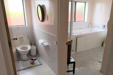 Photo of property in 47 Dalwhinnie Parade, Highland Park, Auckland, 2010