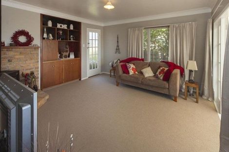 Photo of property in 50 Hobsonville Road, West Harbour, Auckland, 0618