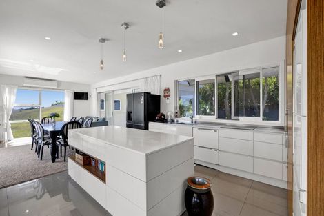 Photo of property in 16 Links Drive, Waiwhakaiho, New Plymouth, 4312