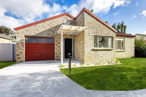 Photo of property in 37 Kona Crescent, Henderson, Auckland, 0610