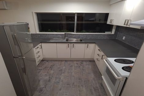 Photo of property in 25a Chetwode Grove, Newlands, Wellington, 6037