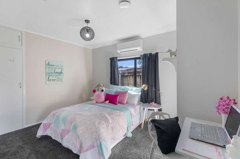 Photo of property in 16 Rossiter Avenue, Waiuku, 2123