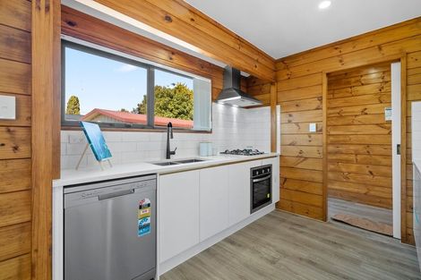 Photo of property in 2/4 Sutton Crescent, Papakura, 2110