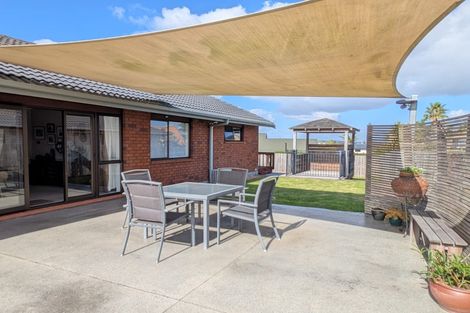 Photo of property in 10 Woodview Rise, Botany Downs, Auckland, 2010
