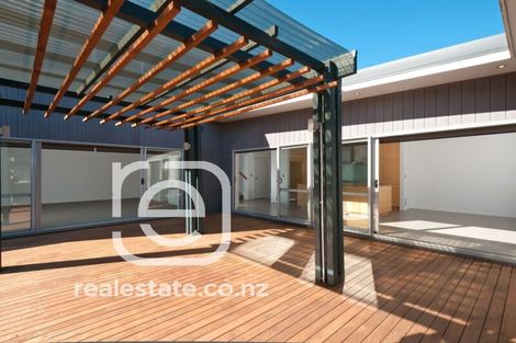 Photo of property in 62 Rising Parade, Fairview Heights, Auckland, 0632