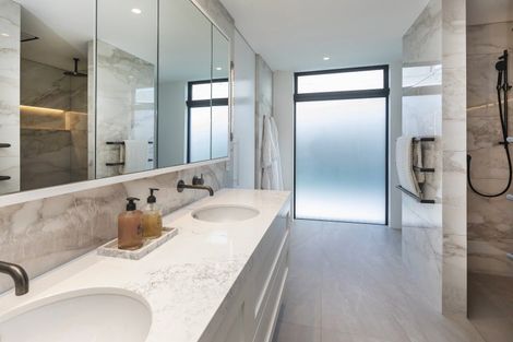 Photo of property in 8a Beachville Road, Redcliffs, Christchurch, 8081