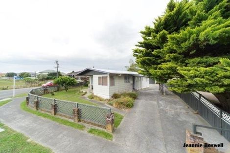 Photo of property in 1 Escort Grove, Awapuni, Palmerston North, 4412