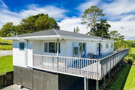 Photo of property in 18 Marohemo Road, Maungaturoto, 0583