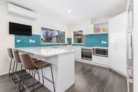 Photo of property in 1 Harry Shaw Way, Raumati South, Paraparaumu, 5032