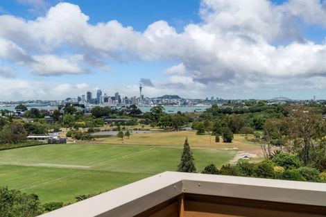 Photo of property in 65a Exmouth Road, Northcote, Auckland, 0627