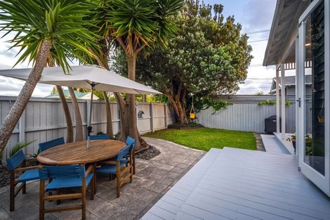 Photo of property in 1/20 Gladstone Road, Northcote, Auckland, 0627