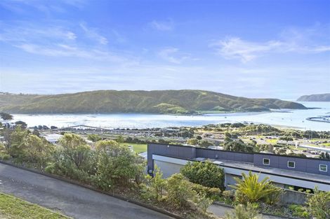 Photo of property in 32 Paremata Drive, Paremata, Porirua, 5024