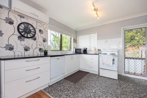 Photo of property in 2/48 Hogans Road, Glenfield, Auckland, 0629