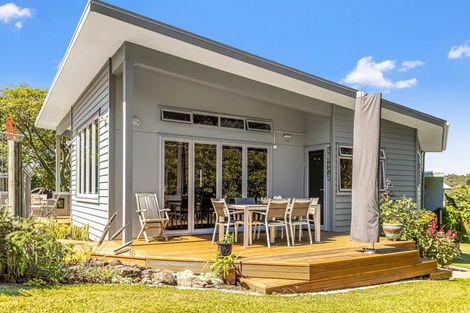 Photo of property in 93 Tarapatiki Drive, Whitianga, 3510