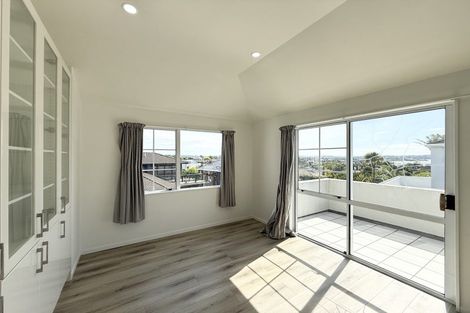 Photo of property in 38a Cherub Place, West Harbour, Auckland, 0618
