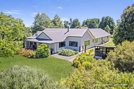 Photo of property in 424 Tararua Road, Levin, 5571
