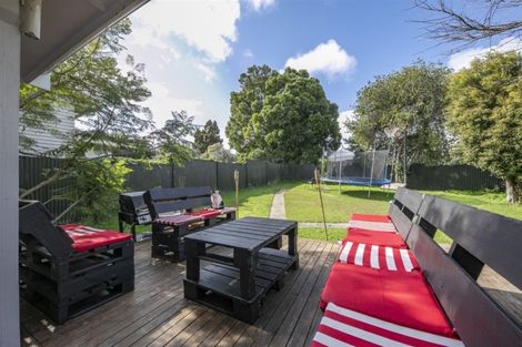 Photo of property in 201 Edmonton Road, Te Atatu South, Auckland, 0610