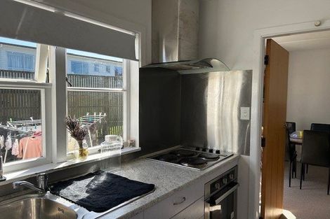 Photo of property in 18 Saulbrey Grove, Woburn, Lower Hutt, 5010