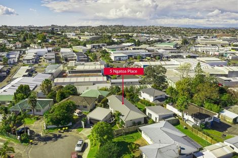 Photo of property in 5 Ngatoa Place, Glenfield, Auckland, 0629