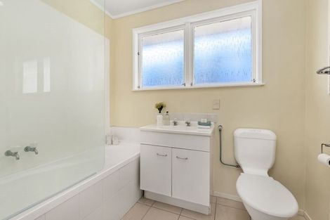 Photo of property in 1/10 Agincourt Street, Glenfield, Auckland, 0629