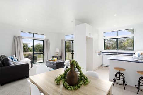 Photo of property in 2 Longview Rise, Massey, Auckland, 0614