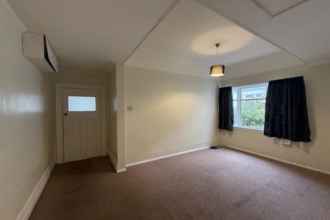 Photo of property in 8 Rixon Grove, Mount Victoria, Wellington, 6011