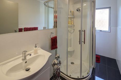 Photo of property in 6 Tree Top Lane, Paparangi, Wellington, 6037