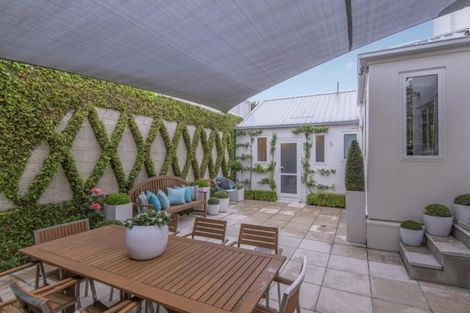 Photo of property in 2/24 Thornycroft Street, Fendalton, Christchurch, 8052