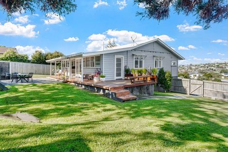 Photo of property in 18 Penton Road, Stanmore Bay, Whangaparaoa, 0932