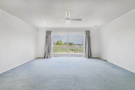 Photo of property in 28 Drome View Place, Beach Haven, Auckland, 0626