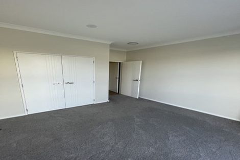 Photo of property in 10 Captain Rings Drive, Papakura, 2110