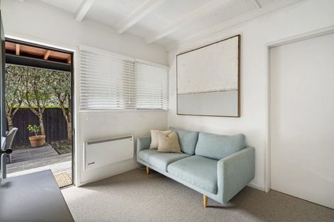 Photo of property in 2/10 Merani Street, Narrow Neck, Auckland, 0622